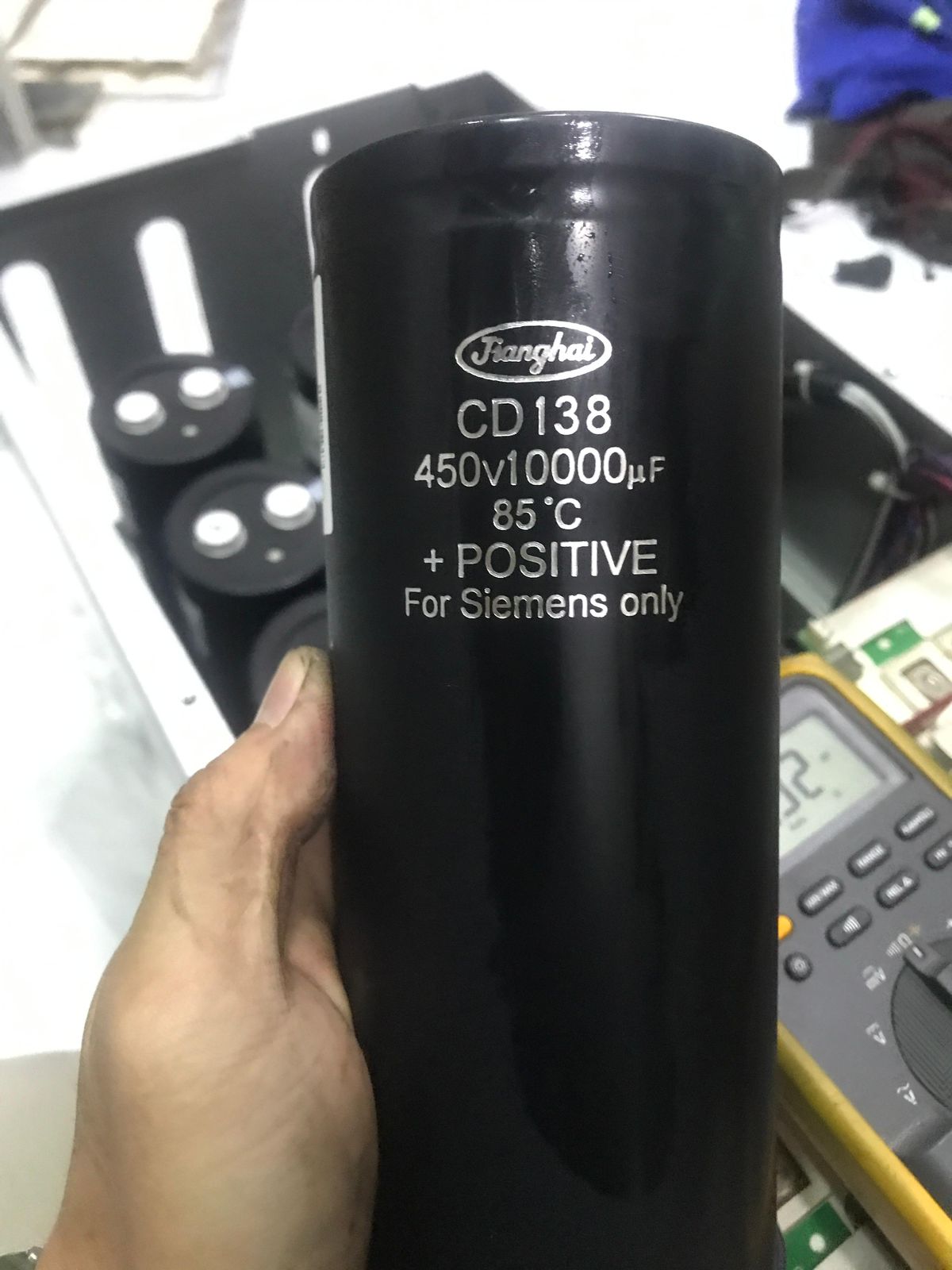 JiangHai CD138 450 V 10000 uF Kondensator (18 Stück)